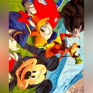 Mickey Mouse Toddler bedspread and sheets